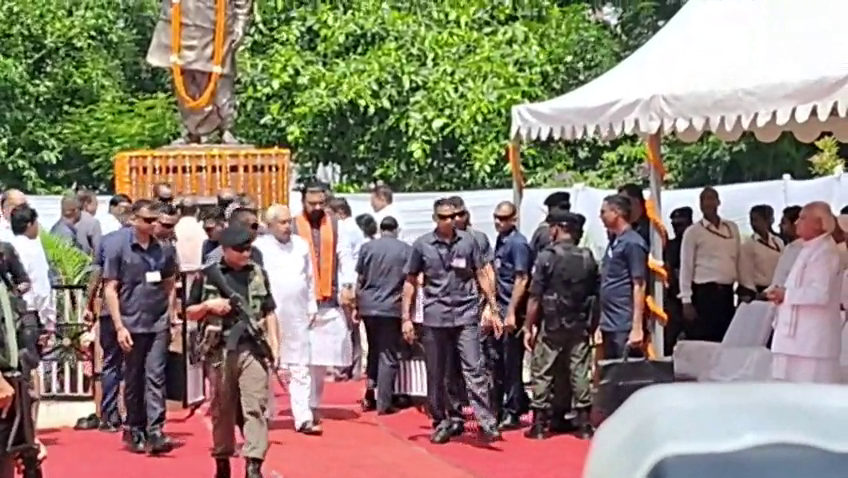 मुख्यमंत्री नीतीश कुमार ने अटल बिहारी वाजपेयी को दी श्रद्धांजलि