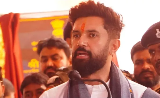 DMK मंत्री के 'पानीपुरी' वाले बयान पर बिहार में उबाल: चिराग, संजय झा और संतोष सुमन का पलटवार, कहा- 'यह मानसिक दिवालियापन है'