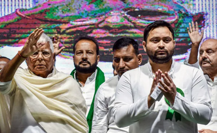 तेजस्वी को CM बनाने के लिए लालू फिर सक्रिय, कांग्रेस कर रही आनाकानी; सियासी बिसात पर नए दांव"