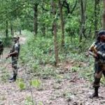 झारखंड में पुलिस-नक्सली मुठभेड़: 5 लाख का इनामी नक्सली ढेर, इंसास राइफल बरामद