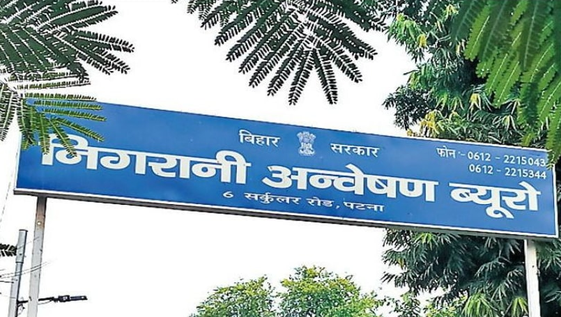 पटना के गर्दनीबाग में CO का धरना:निगरानी की कार्रवाई पर उठाए सवाल, कहा- सरकार का 80% काम हमसे, सिर्फ हम ही टारगेट हो रहे