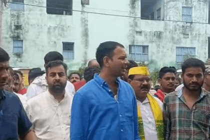 बाढ़ प्रभावित राघोपुर में तेज प्रताप की दस्तक, सियासी सरगर्मी बढ़ी
