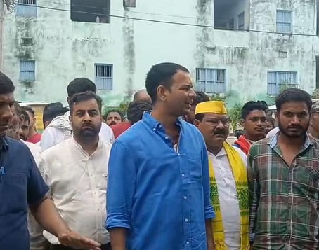 बाढ़ प्रभावित राघोपुर में तेज प्रताप की दस्तक, सियासी सरगर्मी बढ़ी