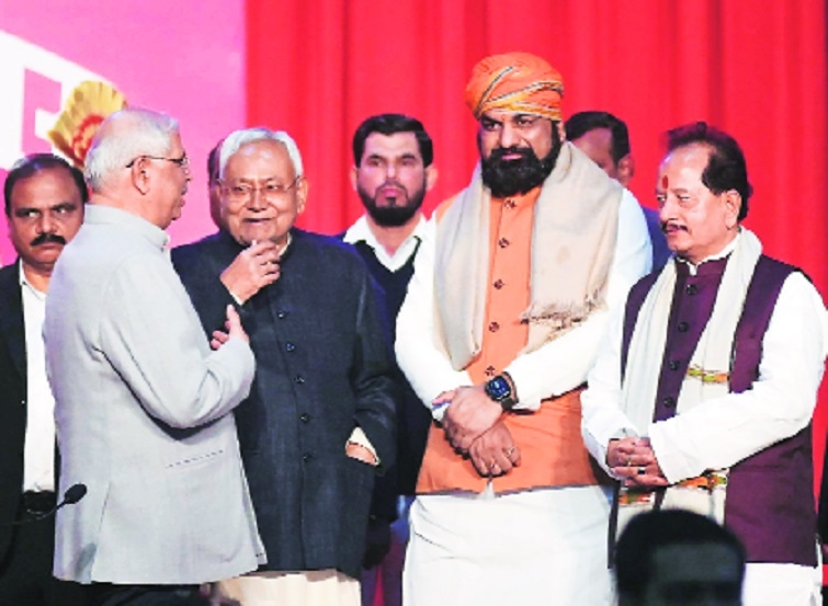 बिहार चुनाव सर्वे रिपोर्ट: नीतीश सरकार के खिलाफ 'जबरदस्त लहर', ताजा सर्वे से एनडीए में हलचल