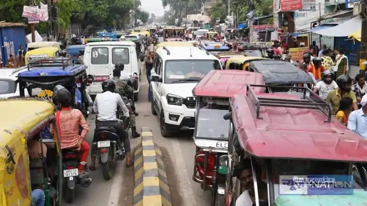 पटना की सड़कों पर वोटर अधिकार यात्रा का असर, जाम में फंसे राहगीर...