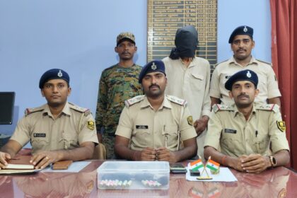 नवादा पुलिस ने एक कट्टा और 12 कारतूस के साथ बदमाश को दबोचा, जमीनी विवाद में भतीजे पर तानी थी बंदूक
