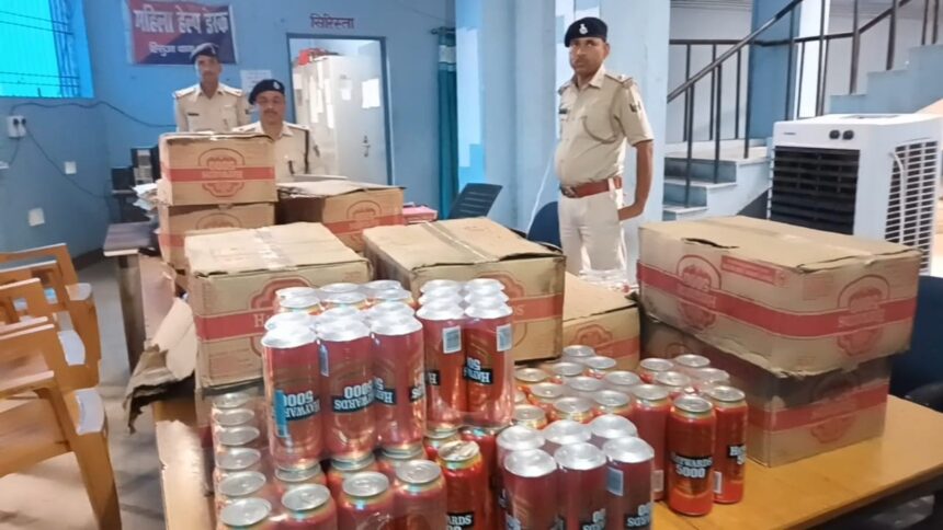 नवादा में डेकोरेशन के सामान की आड़ में शराब की तस्करी का भंडाफोड़, 252 लीटर बियर बरामद