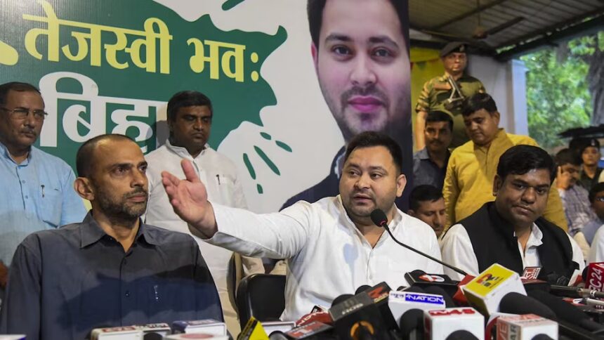 तेजस्वी यादव के आवास पर महागठबंधन का महामंथन, सभी घटक दल हुए शामिल...