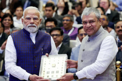 विक्रम-32' चिप पीएम मोदी को सौंपी गई, अंतरिक्ष मिशन के लिए भारत का स्वदेशी 'डिजिटल हीरा'