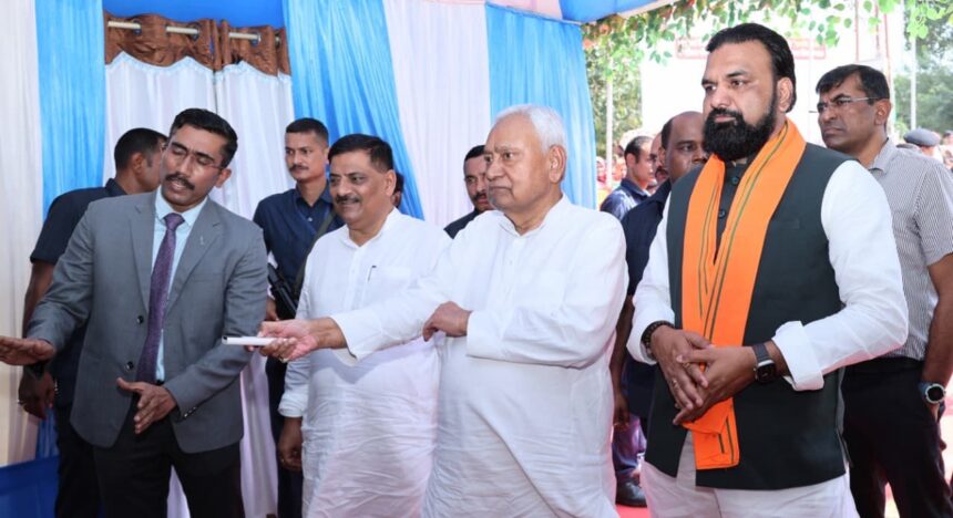 रोहतास में 921 करोड़ की सौगात: मुख्यमंत्री ने 124 योजनाओं का किया उद्घाटन और शिलान्यास