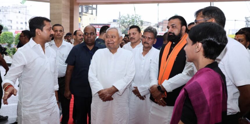 CM नीतीश ने किया वर्चुअल रियलिटी थियेटर का शुभारंभ, विज्ञान की दुनिया को समझने का मिलेगा दिलचस्प मौका