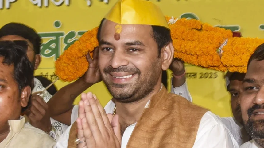 बिहार चुनाव 2025: तेज प्रताप यादव ने राजद विधायक भाई वीरेंद्र को बताया ‘गुंडामवाली’, कार्रवाई की मांग की