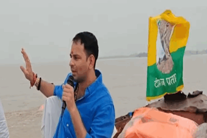 तेजस्वी के गढ़ में पहुंचे तेज प्रताप, बाढ़ पीड़ितों को बांटे राहत सामग्री : "भाई-भाई में सियासी जंग"