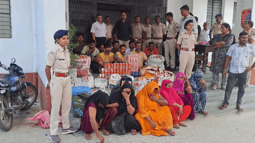 मुजफ्फरपुर में शराब तस्करी के बड़े रैकेट का भंडाफोड़, महिला गैंग सहित 11 तस्कर गिरफ्तार
