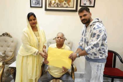 सियासी पिच पर 'छपरा के लाल' खेसारी: पत्नी की जगह खुद चुनावी मैदान में उतरे सुपरस्टार, फैंस से मांगी दुआ, आज करेंगे नामांकन
