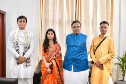 बिहार चुनाव 2025: लोकगायिका मैथिली ठाकुर लड़ेंगी चुनाव? BJP प्रभारी विनोद तावड़े का बड़ा संकेत