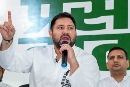 RJD में फूट! हार का ठीकरा तेजस्वी की 'कोर टीम' पर फूटा, समीक्षा बैठक में बवाल; सहयोगियों पर भी गंभीर सवाल