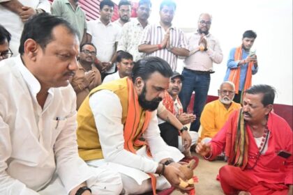 सम्राट चौधरी की पूजा से शुरू हुआ चुनावी रंगमंच, नितिन नवीन ने कालीघाट में की आरती...