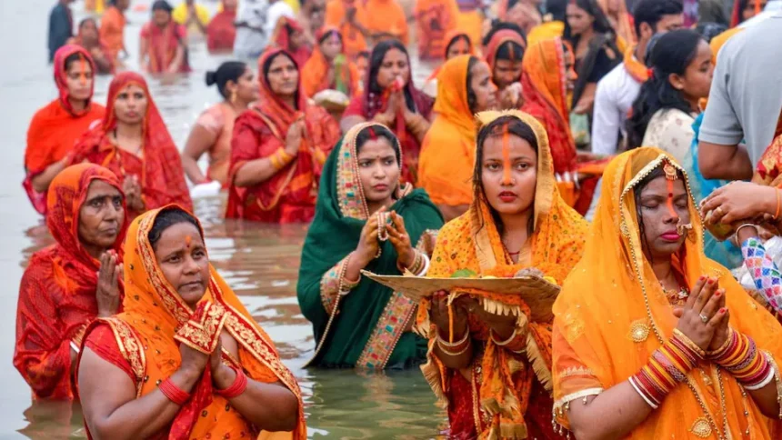 छठ पूजा का उत्सव अब सिर्फ बिहार तक नहीं, इन जगहों पर भी मनाएं जाता है,देखें लिस्ट!…