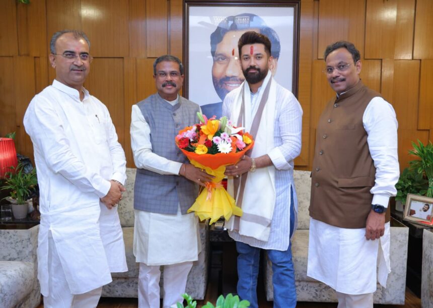 चिराग पासवान की 'सम्मानजनक' सीटों की मांग के बीच प्रशांत किशोर की एंट्री से NDA में खलबली!