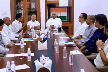 कांग्रेस की पहली लिस्ट आई: बिहार में 13 उम्मीदवारों पर मुहर, बछवाड़ा से यूथ कांग्रेस अध्यक्ष को मिला टिकट!…