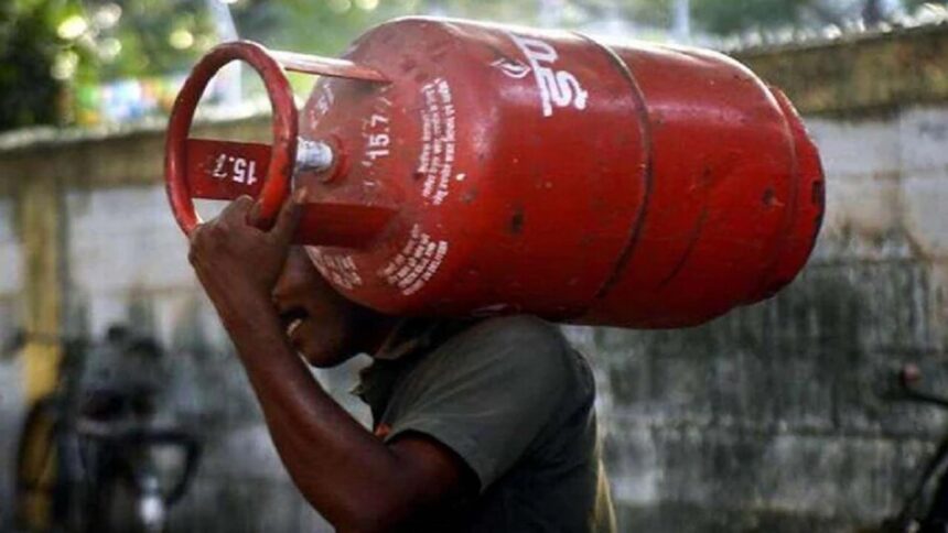 रसोई पर पड़ेगा असर: LPG सिलेंडर रेट बढ़े, त्योहारों से पहले लगी महंगाई की मार…