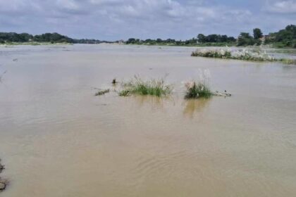 मुजफ्फरपुर में बूढ़ी गंडक का उफान, खतरे के स्तर से केवल 0.5 मीटर नीचे!…