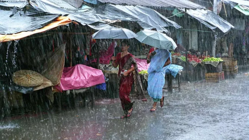 बिहार में बारिश का कहर! कई जिलों में बाढ़-जैसे हालात का खतरा, रेड अलर्ट घोषित…
