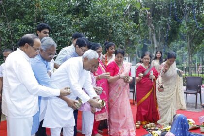 छठ महापर्व 2025: सूर्य को अर्घ्य के साथ संपन्न हुई चार दिवसीय पूजा, सीएम नीतीश ने टेका माथा