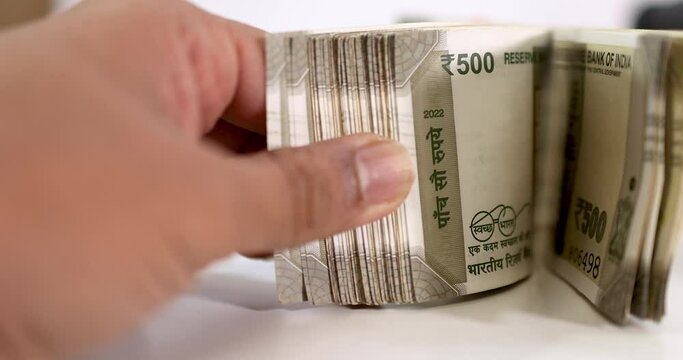 बिहार में प्रति व्यक्ति आय कम होने के बावजूद विधायकों पर बेहिसाब खर्च, 80% करोड़पति