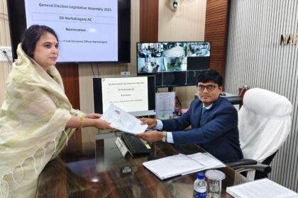 नरकटियागंज सीट पर 'डैमेज कंट्रोल': बागी रश्मि वर्मा ने वापस लिया नामांकन, भाजपा के शीर्ष नेतृत्व ने कैसे मनाया?