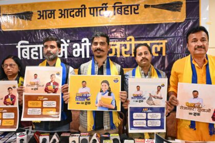 बिहार में AAP का चुनावी शगुन: महिलाओं के लिए 3000 रुपये महीना, 300 यूनिट मुफ्त बिजली का ऐलान!...