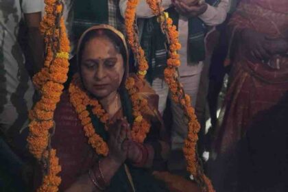 लड्डू से तौलकर किया गया संध्या रानी का स्वागत, मधुबन में राजद की लहर!…