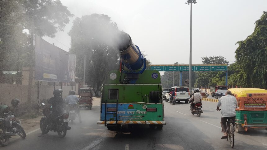 पटना में AQI काबू करने की कोशिशें बढ़ीं! स्प्रिंकलर - स्मोक गन के साथ नगर निगम मैदान में…