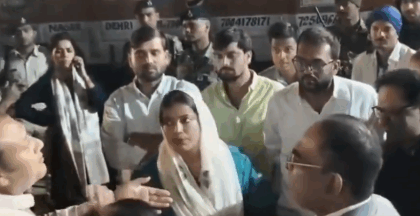 सासाराम मतगणना केंद्र में देर रात ट्रक घुसने पर बवाल, RJD का 'वोट चोरी' का गंभीर आरोप; CCTV बंद होने पर उठे सवाल