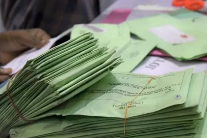 Bihar Election 2025: क्या होता है पोस्टल बैलेट पेपर? जानिए कौन घर बैठे डाल सकता है वोट!...