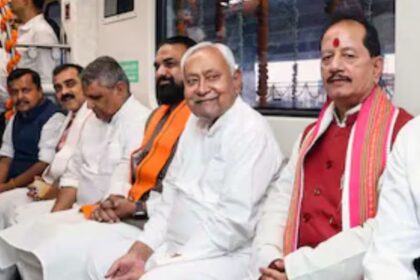एनडीए की प्रचंड जीत के बाद सियासी हलचल तेज! नीतीश कुमार आवास पर लगा नेताओं का तांता…