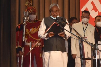 बिहार की राजनीति में सस्पेंस बरकरार: जदयू के पोस्टर से नीतीश कुमार के CM बनने की अटकलें तेज!