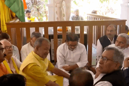 नीतीश ने 10वीं बार ली भव्य शपथ, तो प्रशांत किशोर ने चुनाव में हार के 'प्रायश्चित' के लिए रखा 'मौन व्रत'
