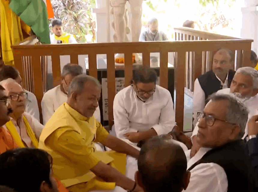 नीतीश ने 10वीं बार ली भव्य शपथ, तो प्रशांत किशोर ने चुनाव में हार के 'प्रायश्चित' के लिए रखा 'मौन व्रत'