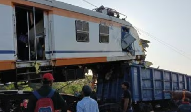 Bilaspur Train Accident: छत्तीसगढ़ में बड़ा रेल हादसा मालगाड़ी पर चढ़ी पैसेंजर ट्रेन, महिला बोगी क्षतिग्रस्त, 6 की मौत, कई घायल