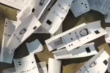 राजद ने शेयर किया फेंकी गई VVPAT पर्चियों का वीडियो, मतदान प्रक्रिया पर उठे बड़े सवाल!...