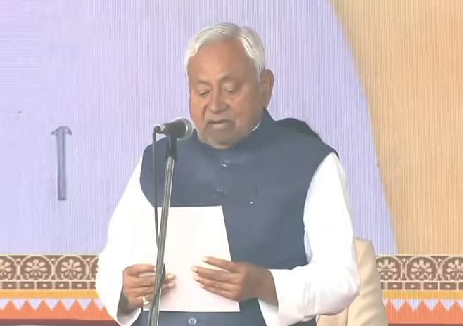 नीतीश कुमार 10वीं बार बने बिहार के मुख्यमंत्री, गांधी मैदान में NDA के 26 मंत्रियों ने ली शपथ