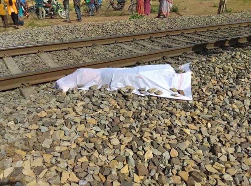 वैशाली में रेलवे ट्रैक पर मिला युवक का सिर कटा शव, हत्या या ट्रेन हादसा? पुलिस जांच में जुटी
