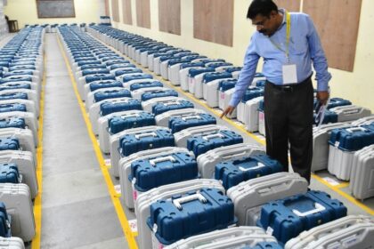 EVM कैसे पहुँचती है बूथ तक? जानिए डिस्पैच सेंटर से मतदान केंद्र तक की पूरी प्रक्रिया…