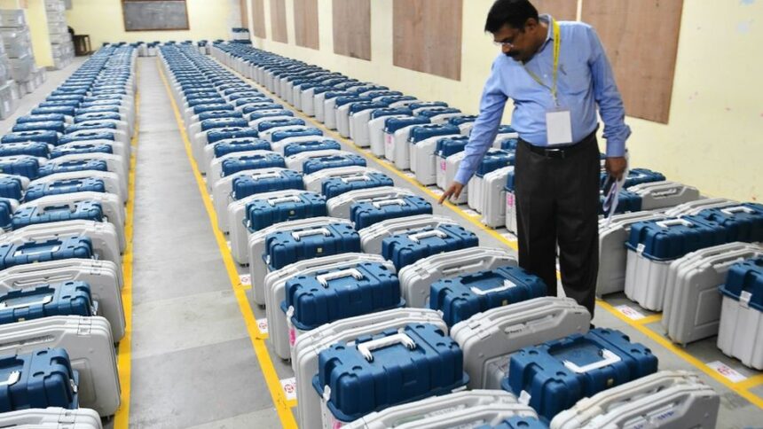 EVM कैसे पहुँचती है बूथ तक? जानिए डिस्पैच सेंटर से मतदान केंद्र तक की पूरी प्रक्रिया…