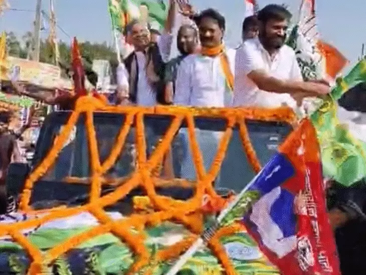 बेतिया में कन्हैया कुमार और पवन खेड़ा का दमदार रोड शो, ओशी अहमद के लिए मांगे वोट...