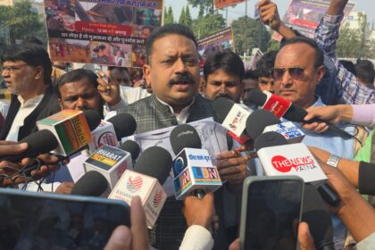 नालंदा के पासवान परिवारों के घरों पर बुल्डोज़र: पटना में न्याय की मांग में धरना..