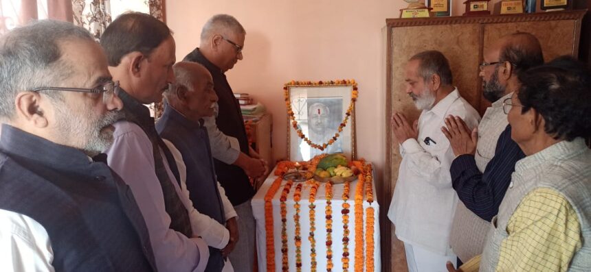 दशरथ शुक्ल की याद में श्रद्धांजलि: समाजसेवी और शिक्षाविद् को किया याद…