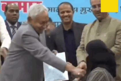 नीतीश कुमार के व्यवहार पर फिर विवाद: मंच पर महिला डॉक्टर का हिजाब खींचने का वीडियो वायरल, राजद ने साधा निशाना